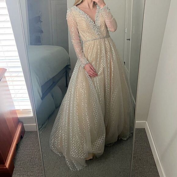 Mac Duggal Lace Gown Size 6 - Picture 6 of 16